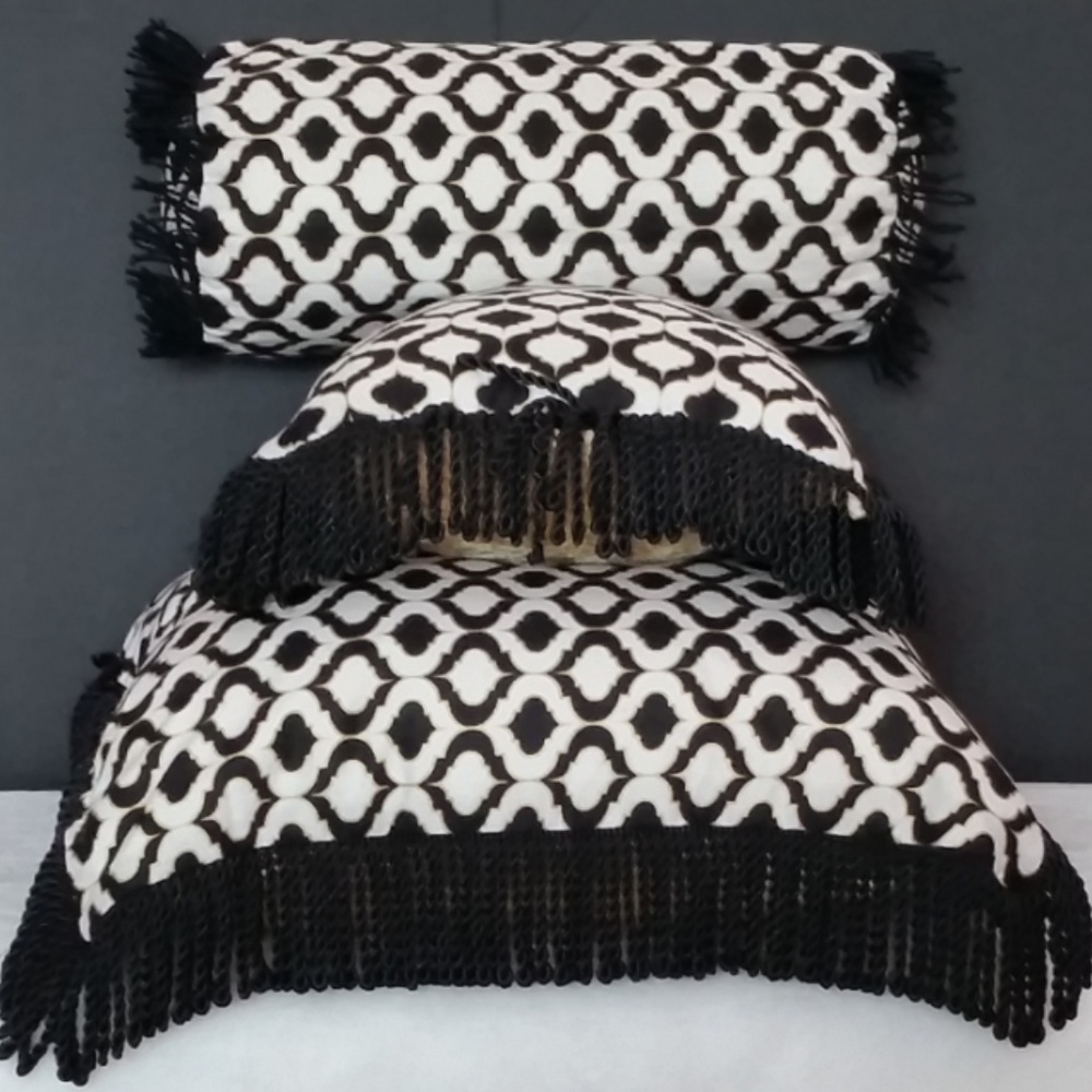Chevron-Noire  Set of 3 pillows